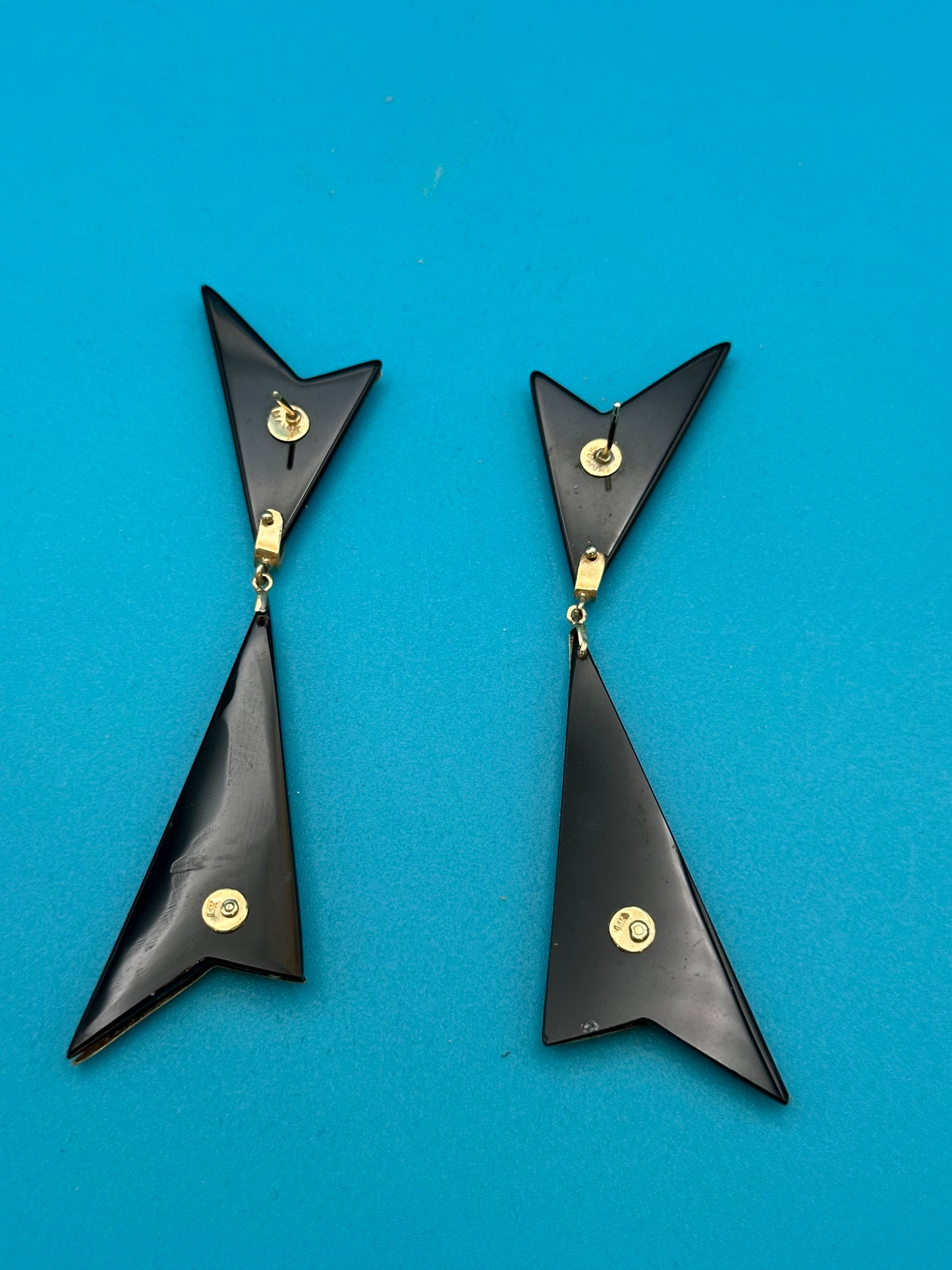Contemporary style 14k gold and onyx post earrings