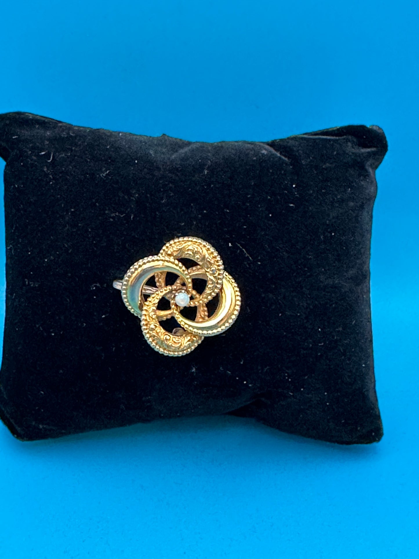 Vintage gold brooch/necklace with tiny opal in the center