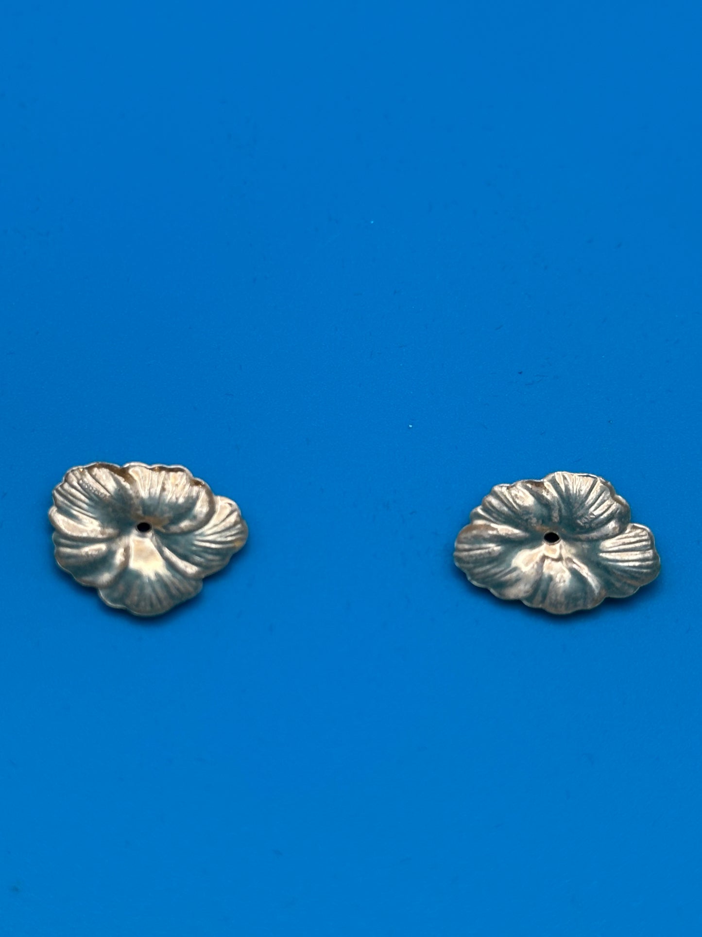 flower stud-surround