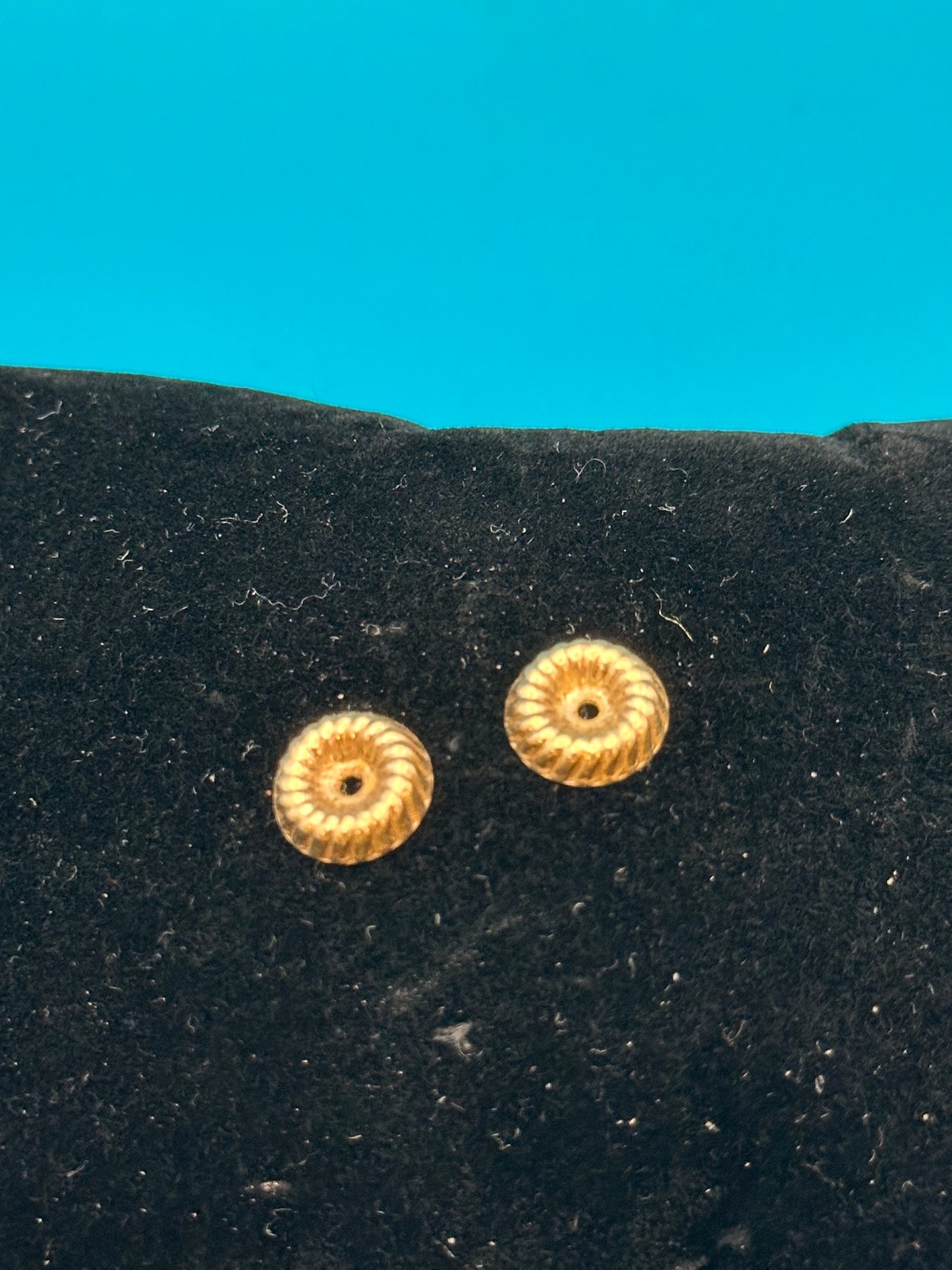 fluted circle stud-surround