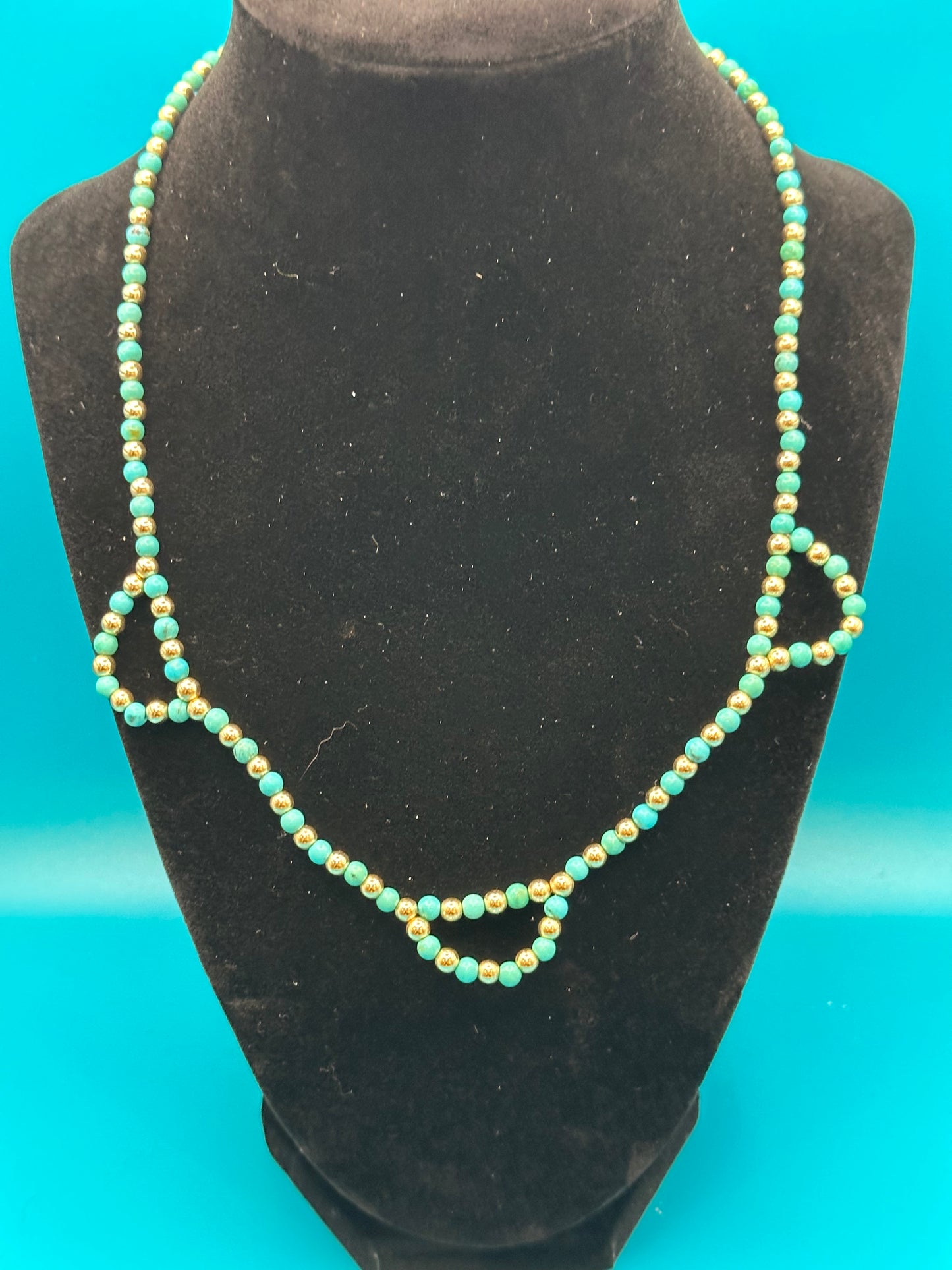 Costume jewelry bead necklace