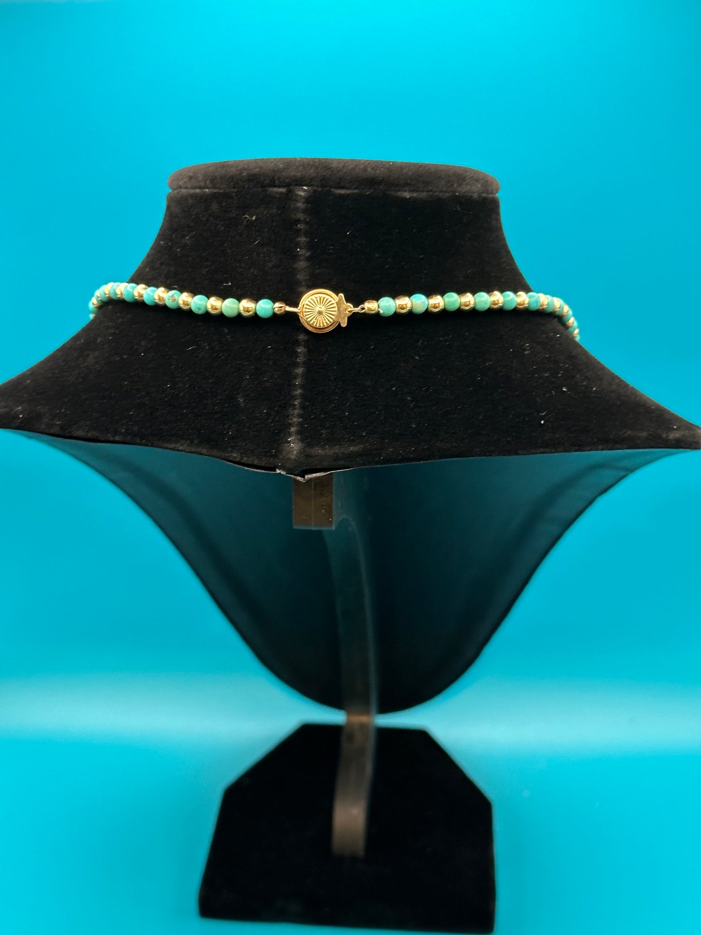 Costume jewelry bead necklace