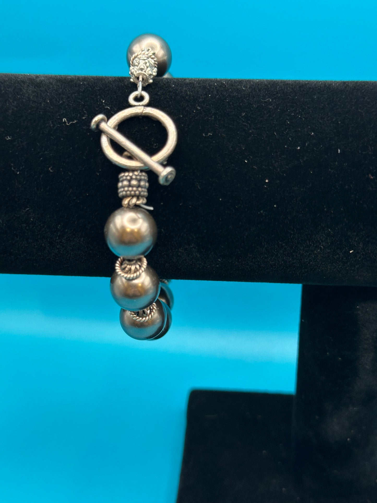 Silver and gray pearl bead bracelet