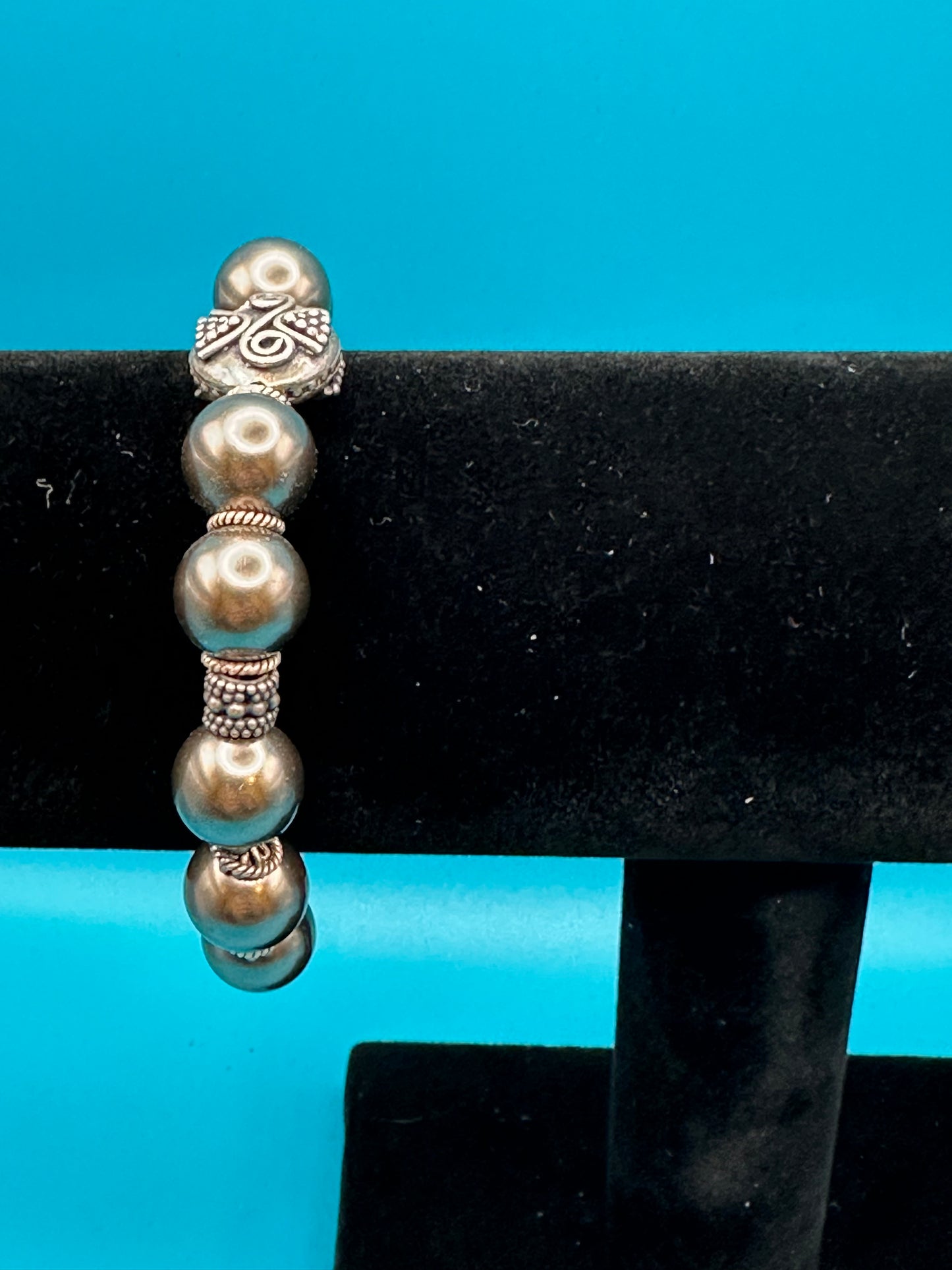 Silver and gray pearl bead bracelet