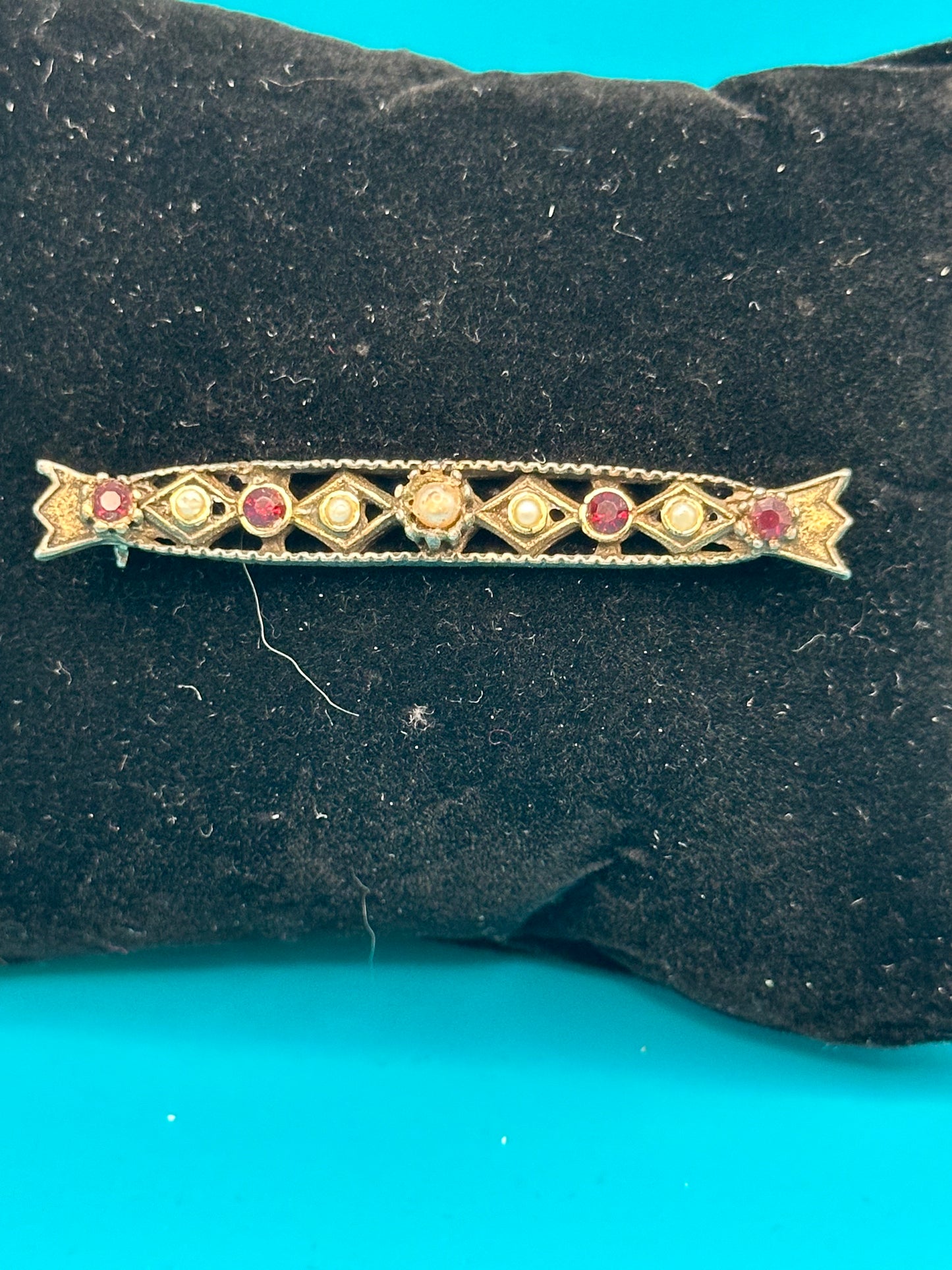 1970's bar pin with glass pearls and glass stone accents
