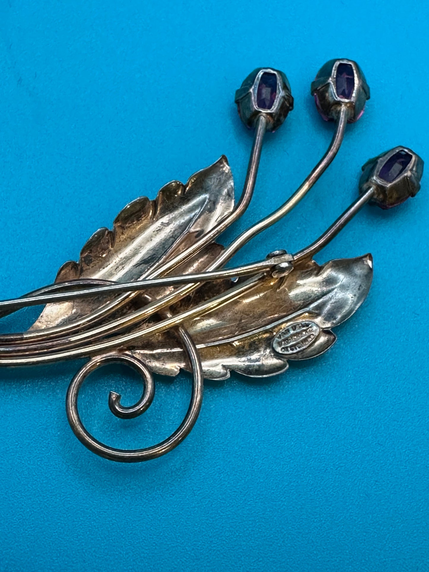 Vintage Van Dell flower brooch