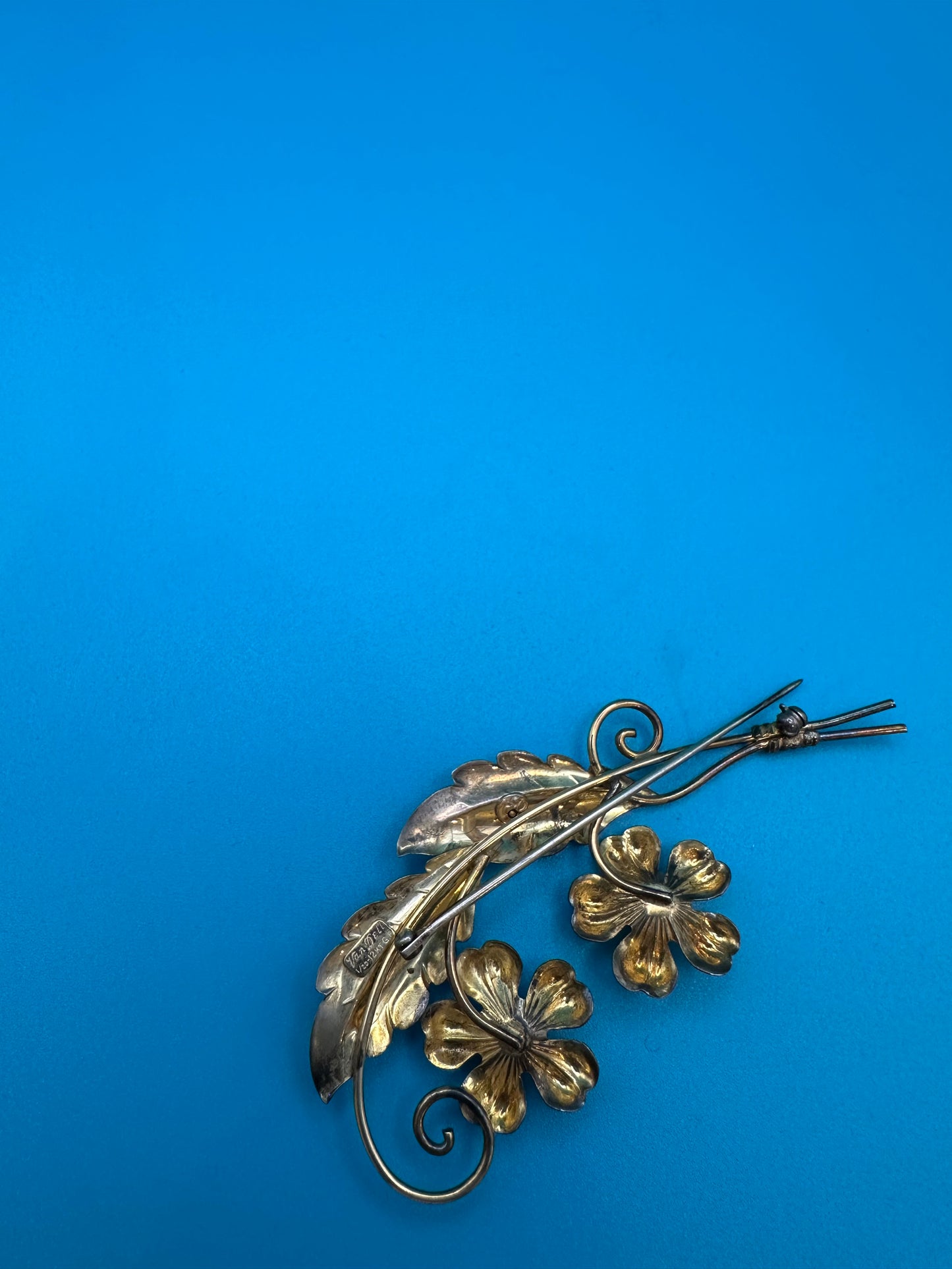 Vintage Van Dell flower brooch