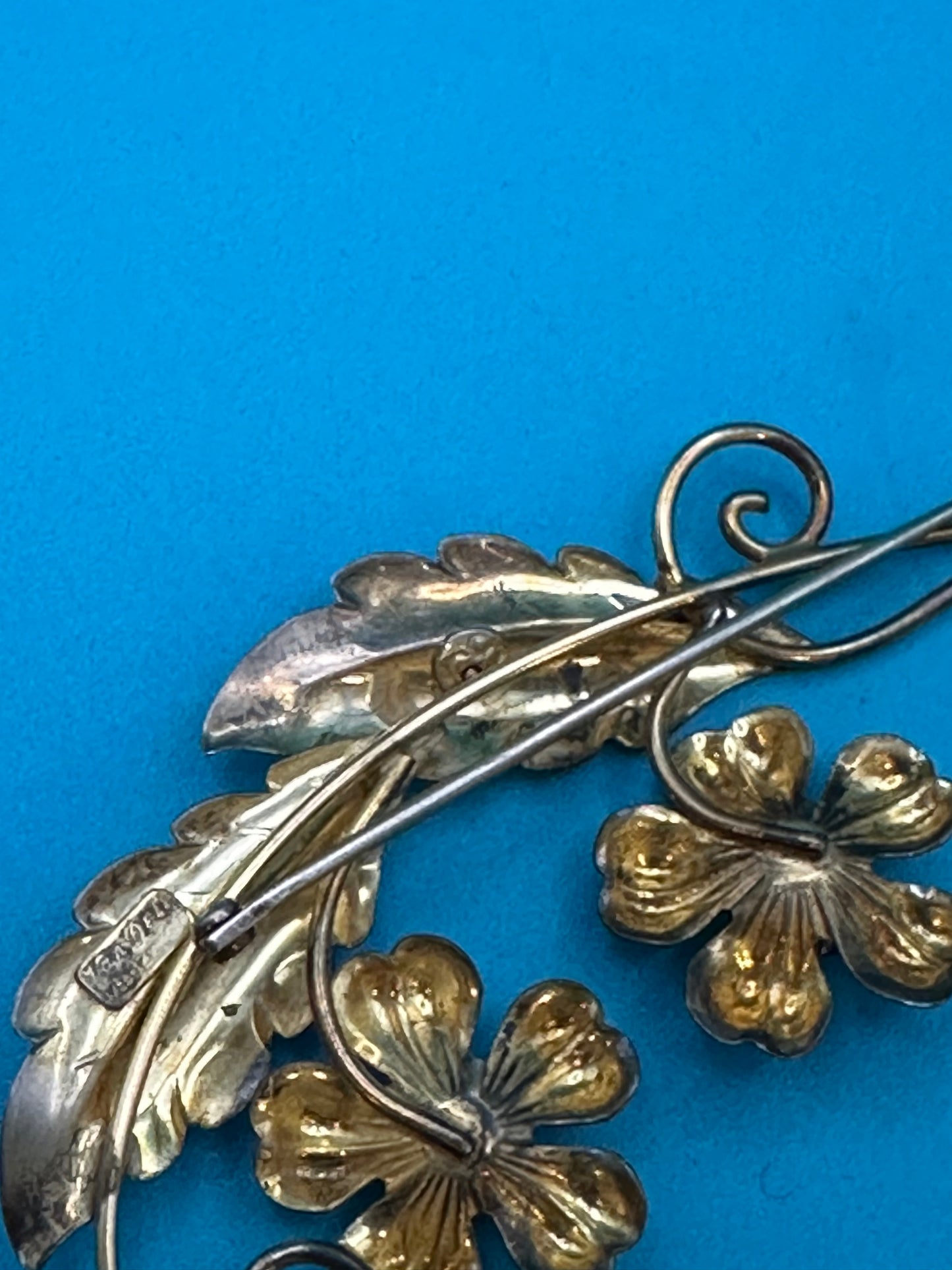 Vintage Van Dell flower brooch