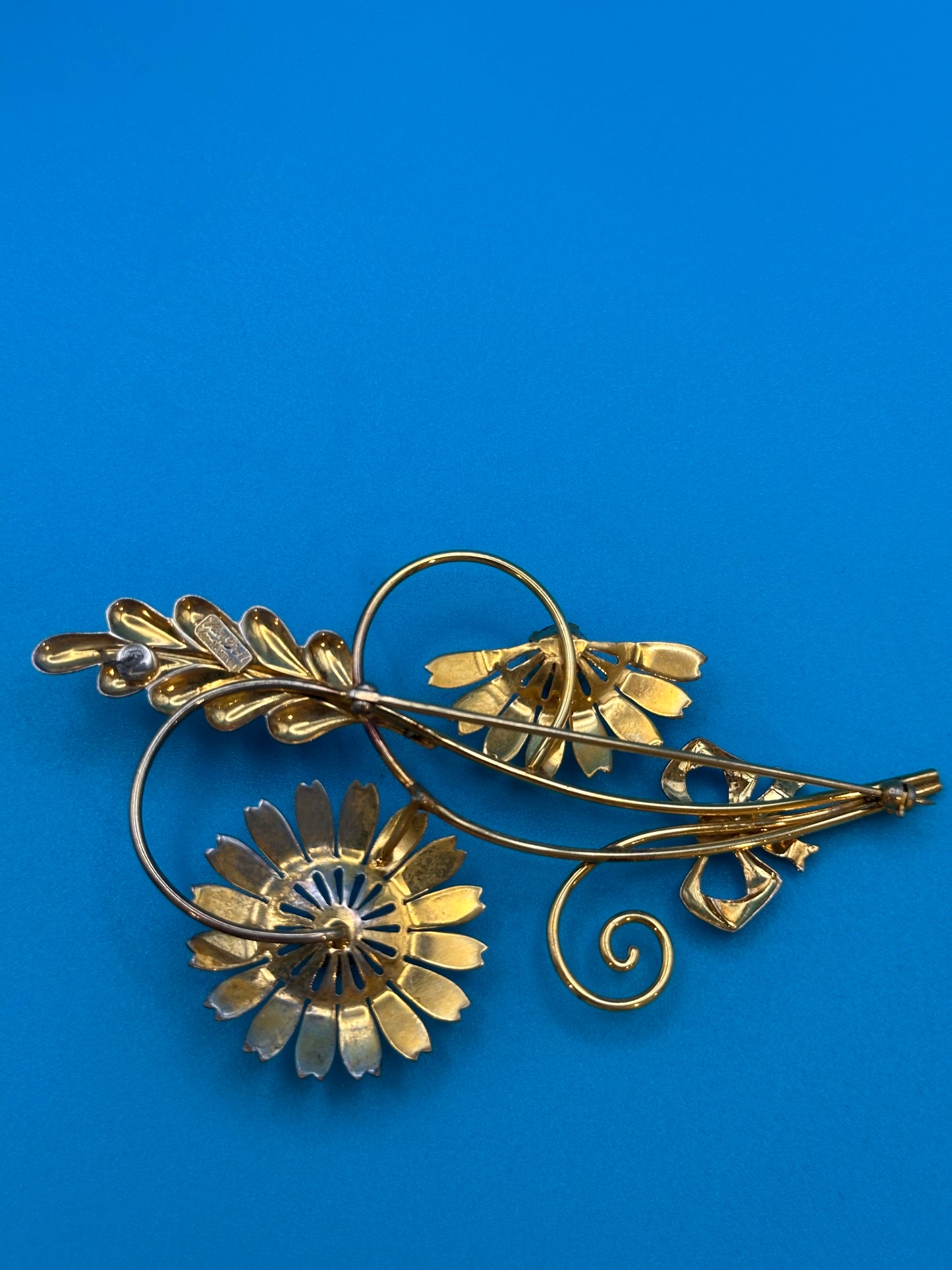 Vintage Van Dell flower brooch