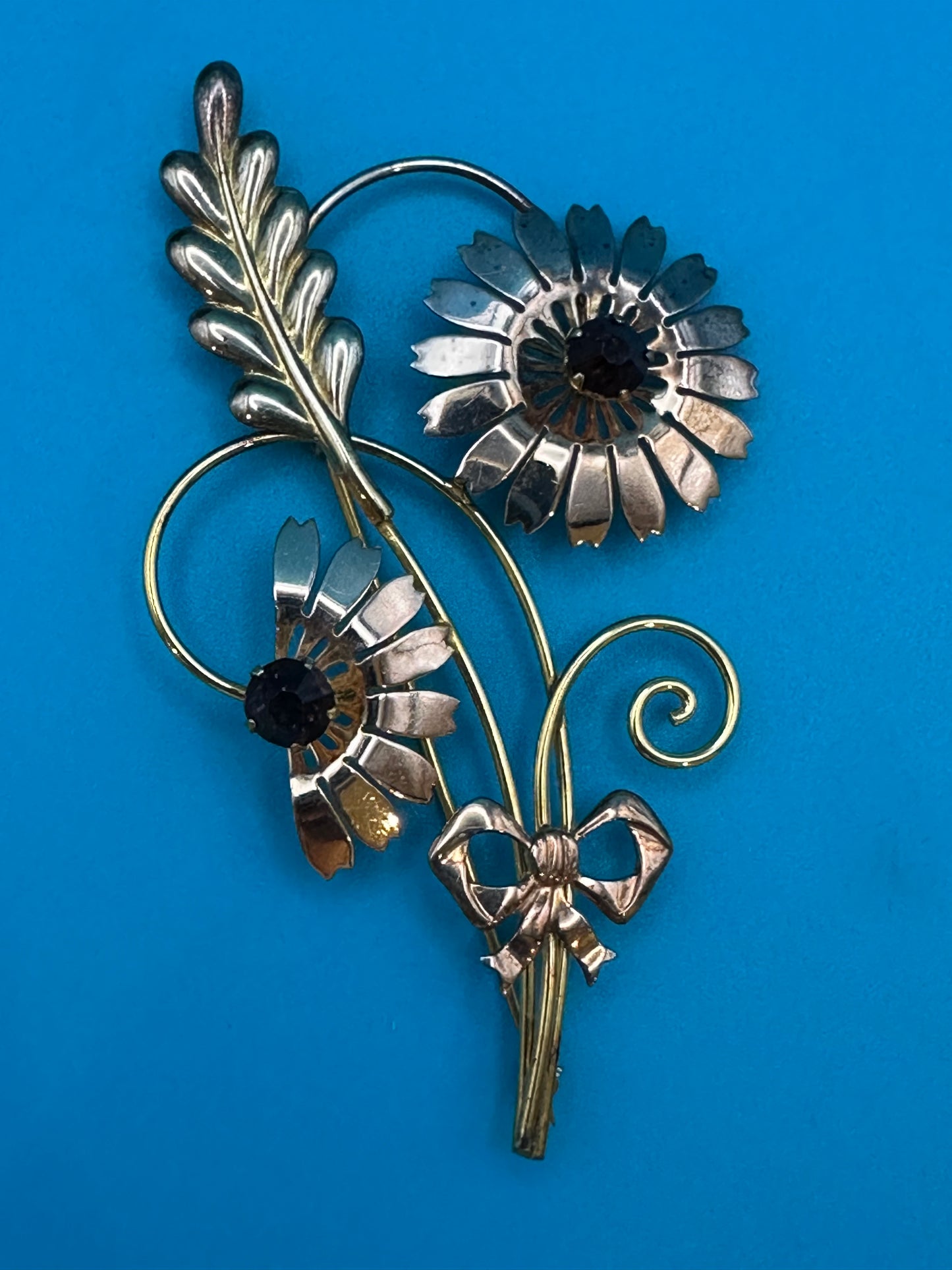 Vintage Van Dell flower brooch