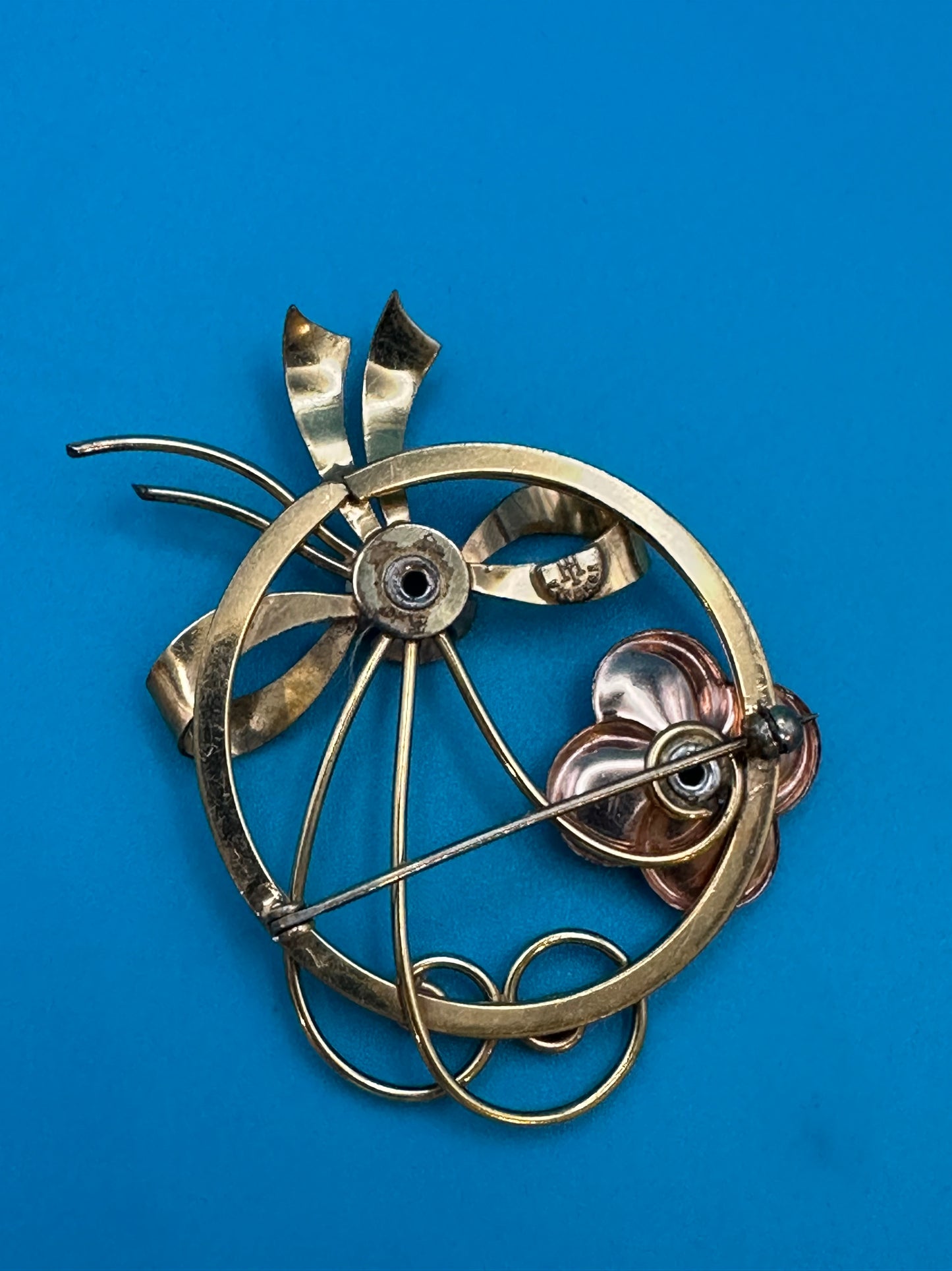 Vintage Harry Iskin green stone flower brooch. Harry Iskin manufactured costume jewelry in Philadelphia in the 1930's-1950's. Marked HI 1/20 10k gf