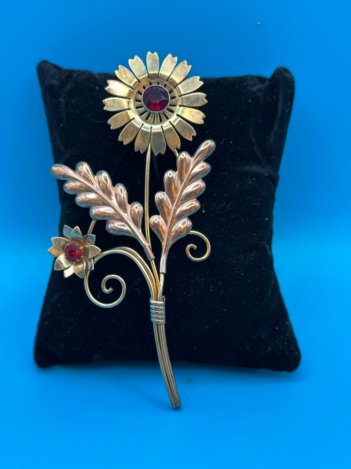 Vintage flower brooch red crystal