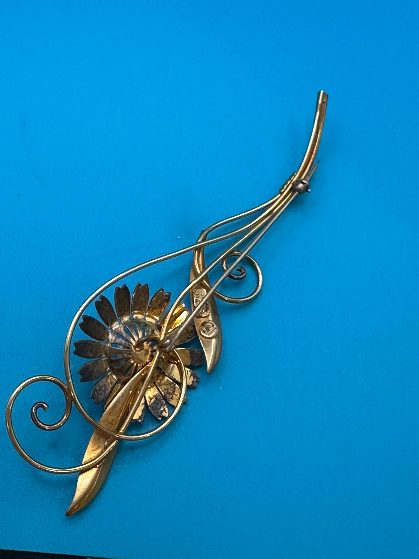 Vintage Van Dell flower brooch