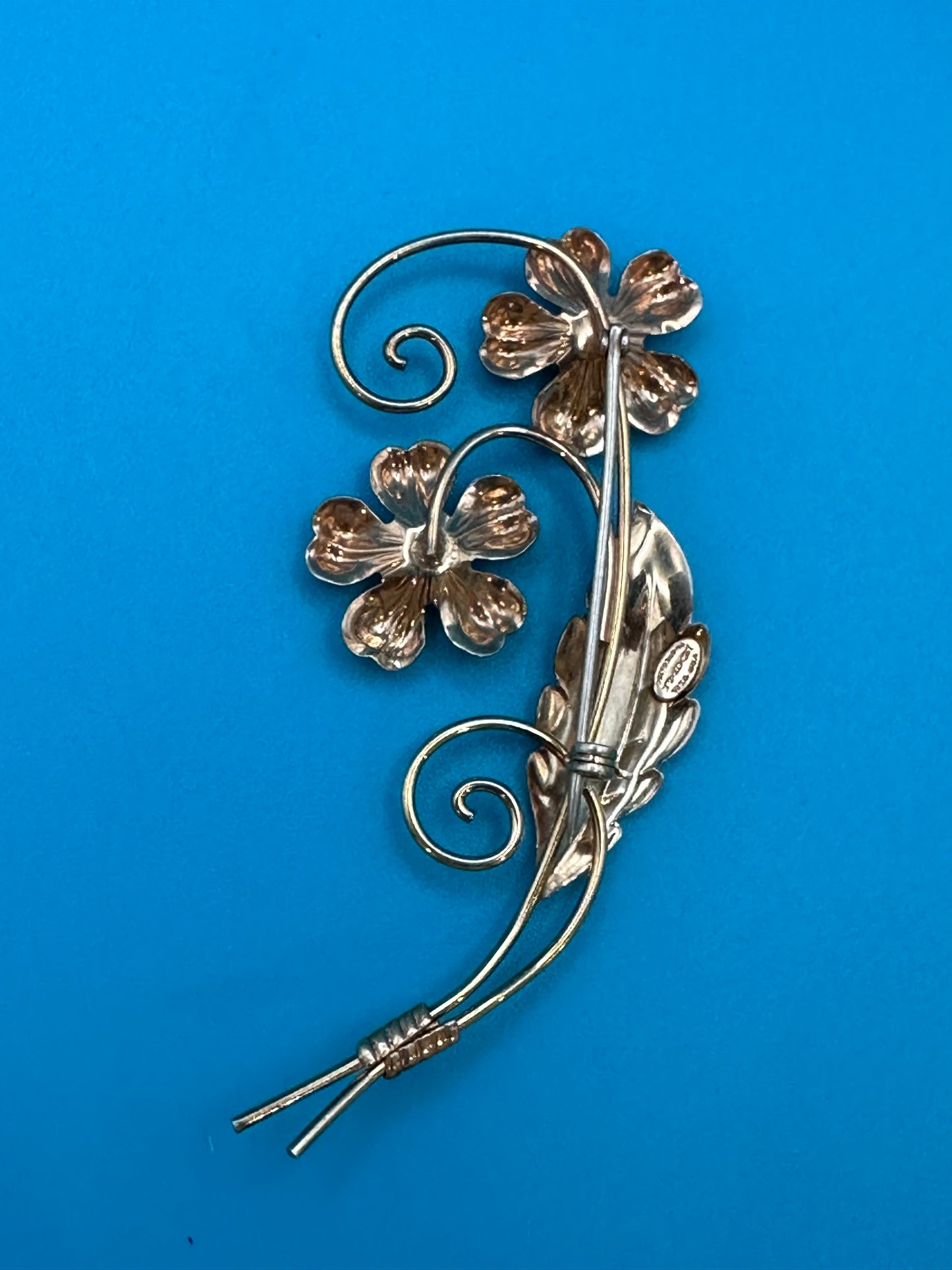 Vintage Van Dell flower brooch
