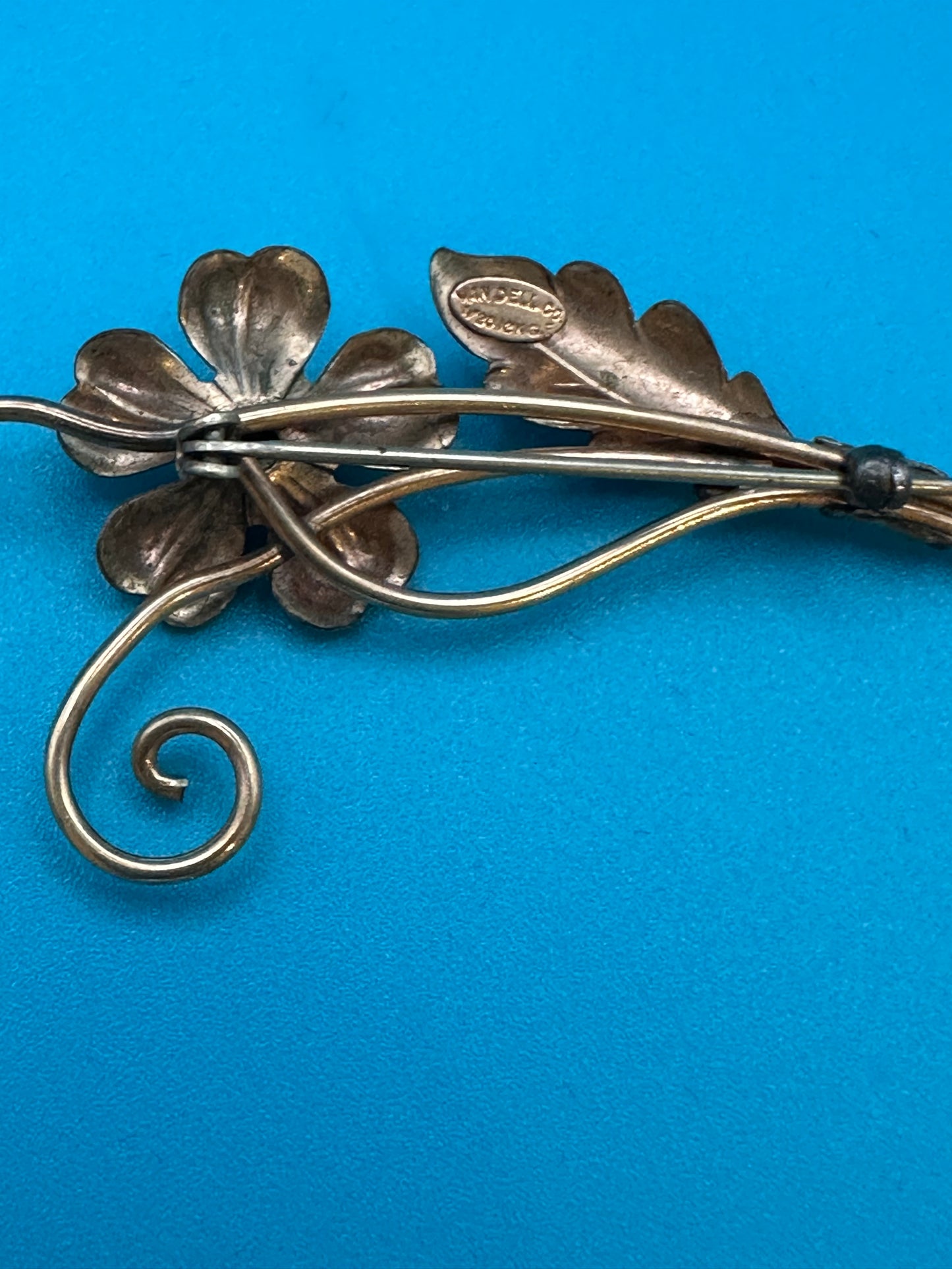 Vintage Van Dell flower brooch
