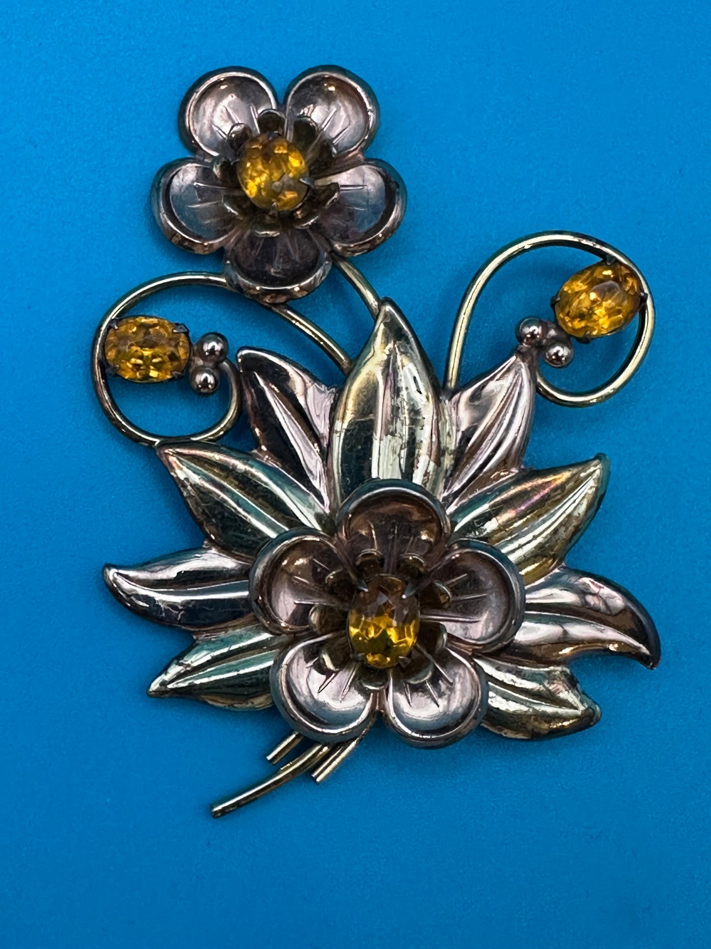 Vintage flower brooch, flowers and 2 buds