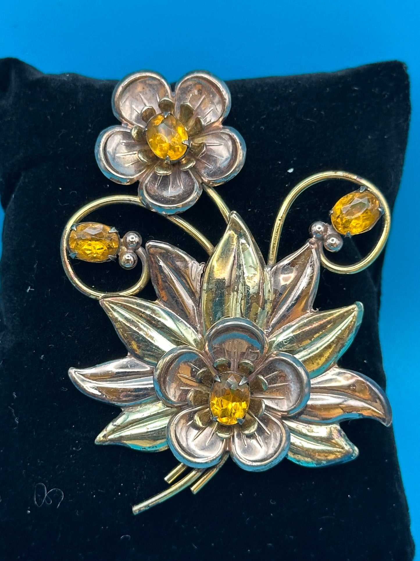 Vintage flower brooch, flowers and 2 buds