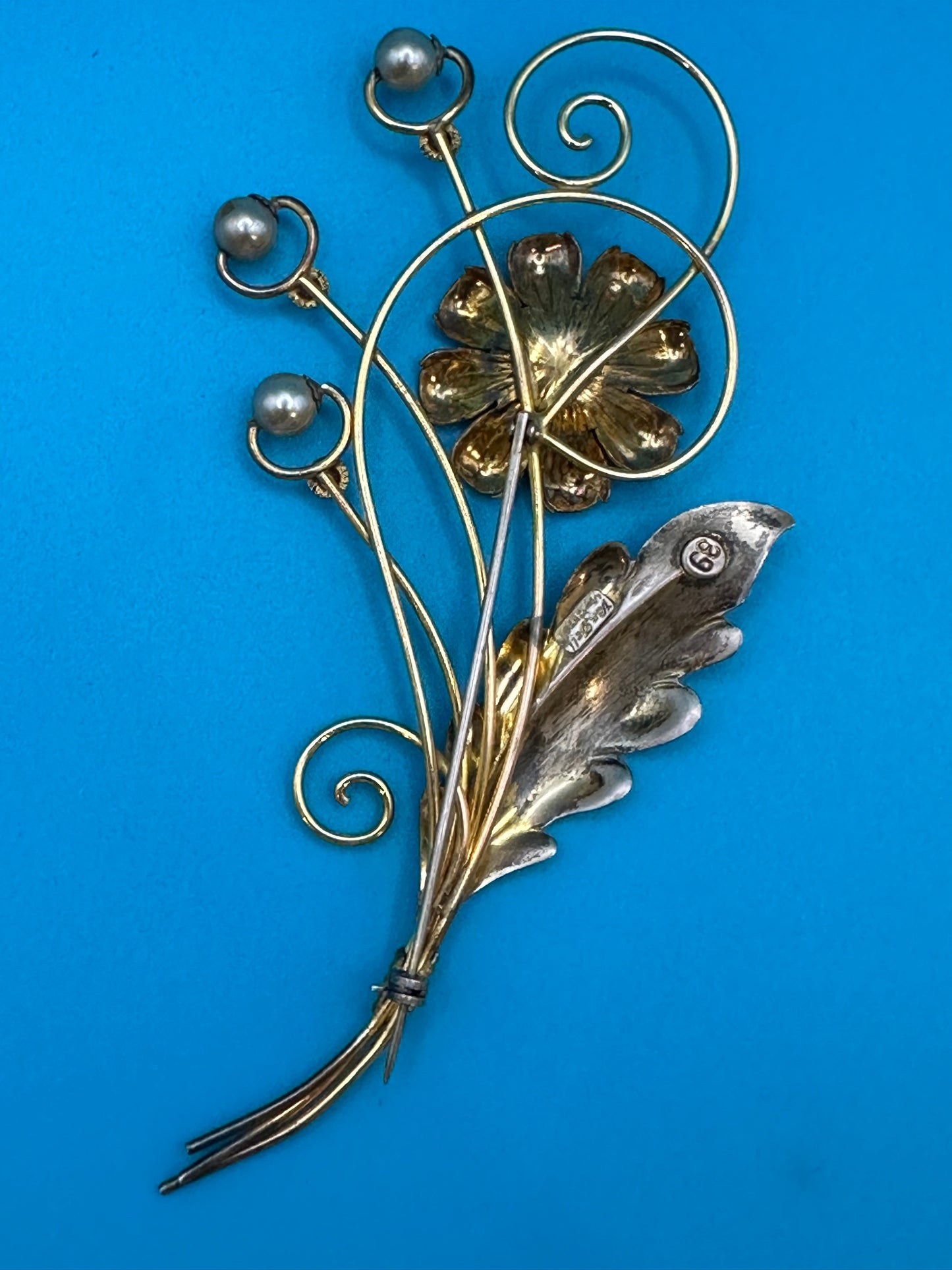 Vintage Van Dell flower brooch