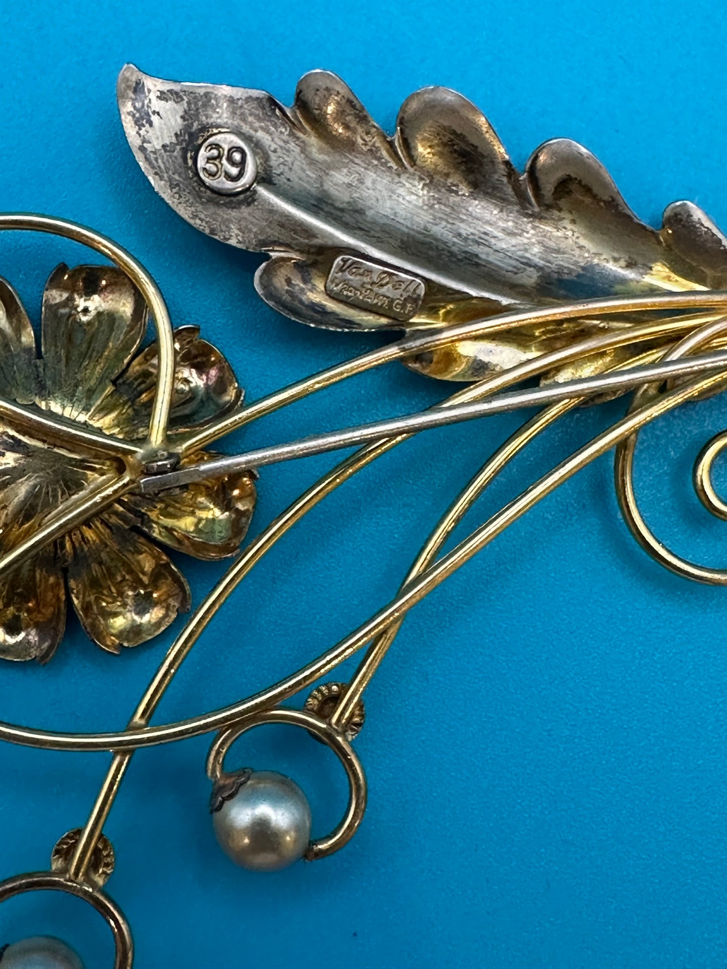 Vintage Van Dell flower brooch