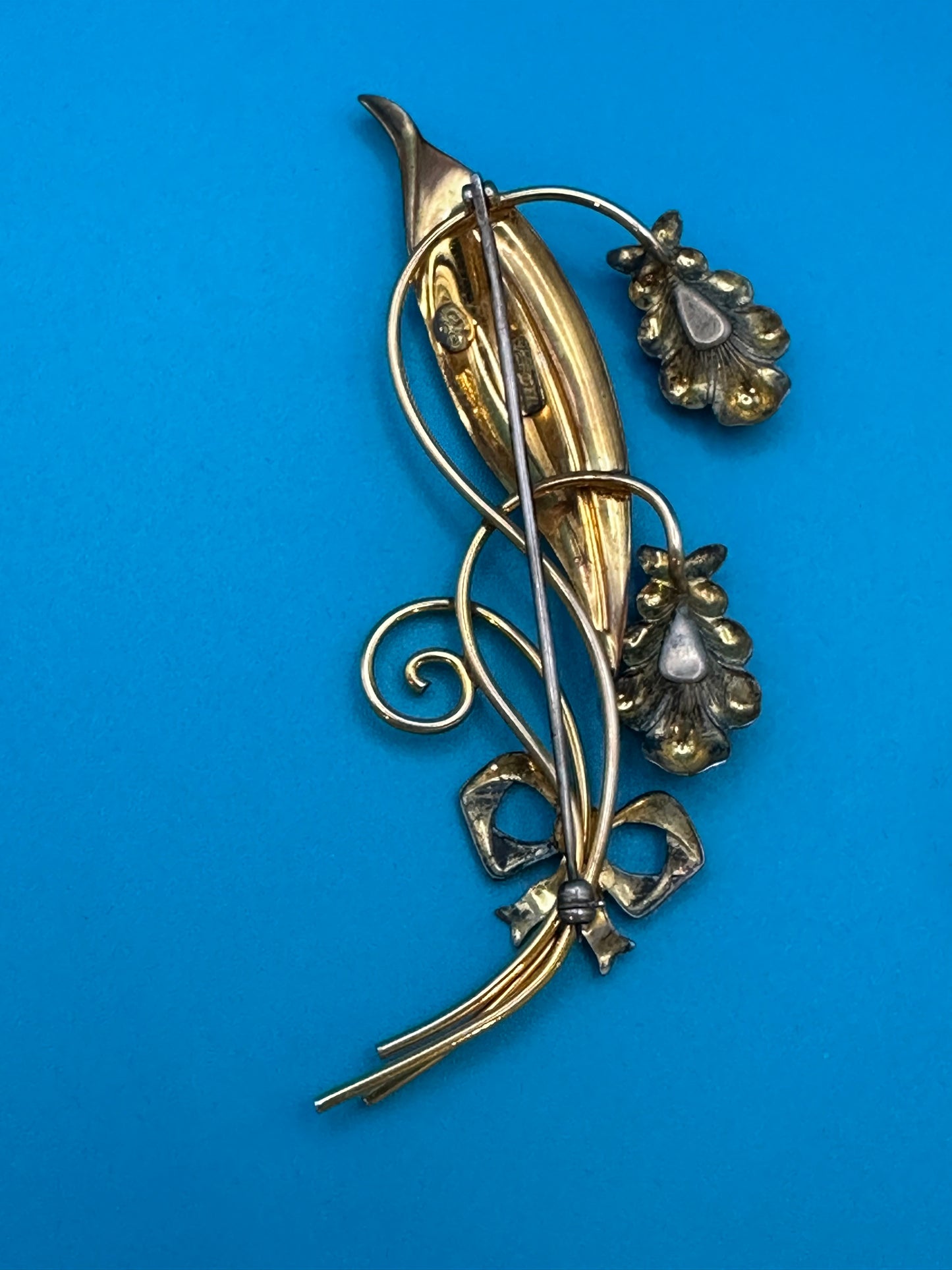 Vintage Van Dell flower brooch