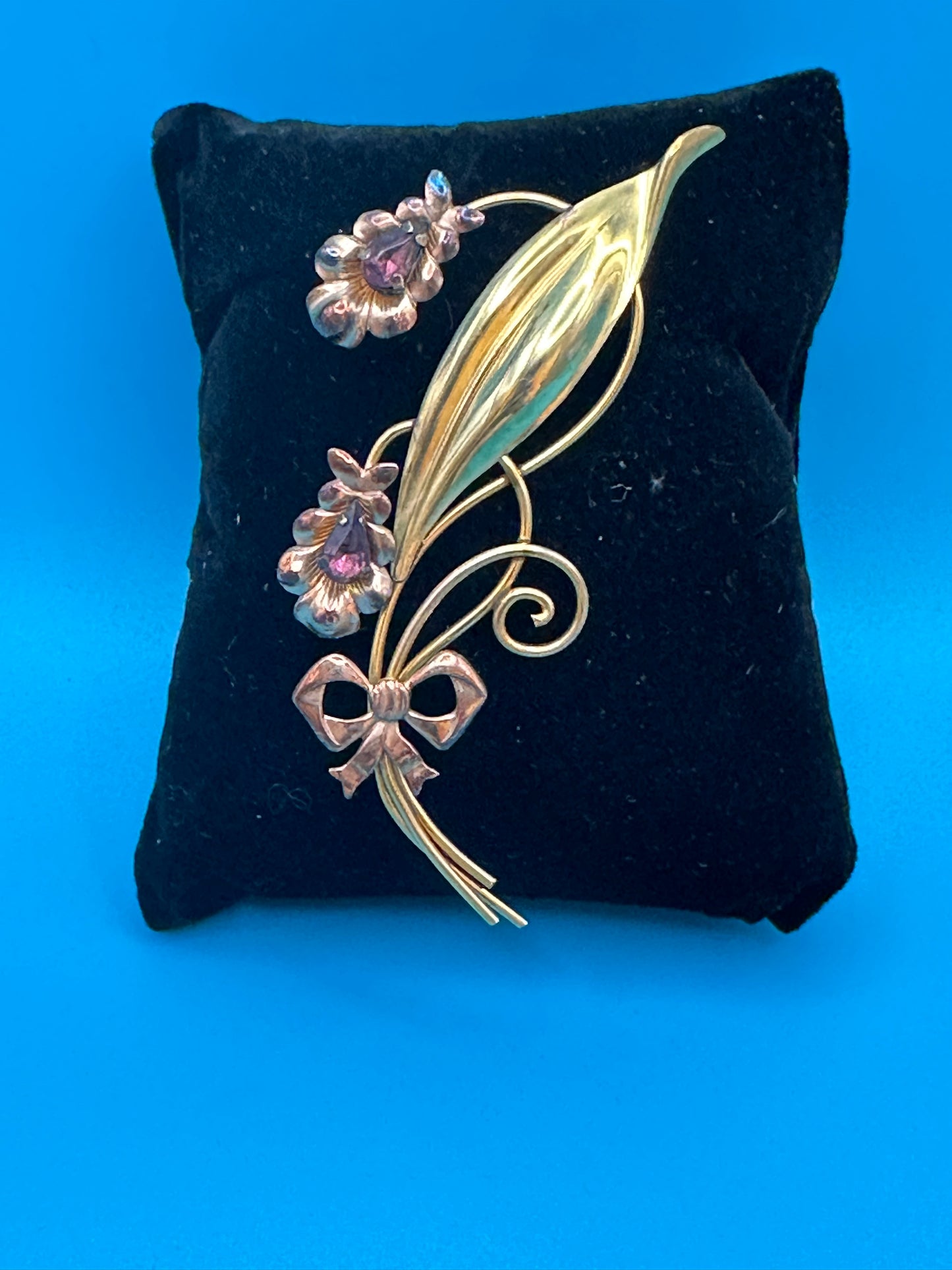 Vintage Van Dell flower brooch