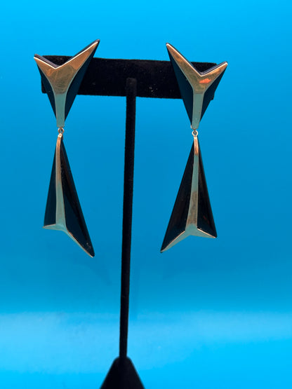 Contemporary style 14k gold and onyx post earrings