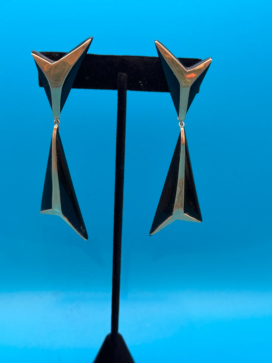 Contemporary style 14k gold and onyx post earrings