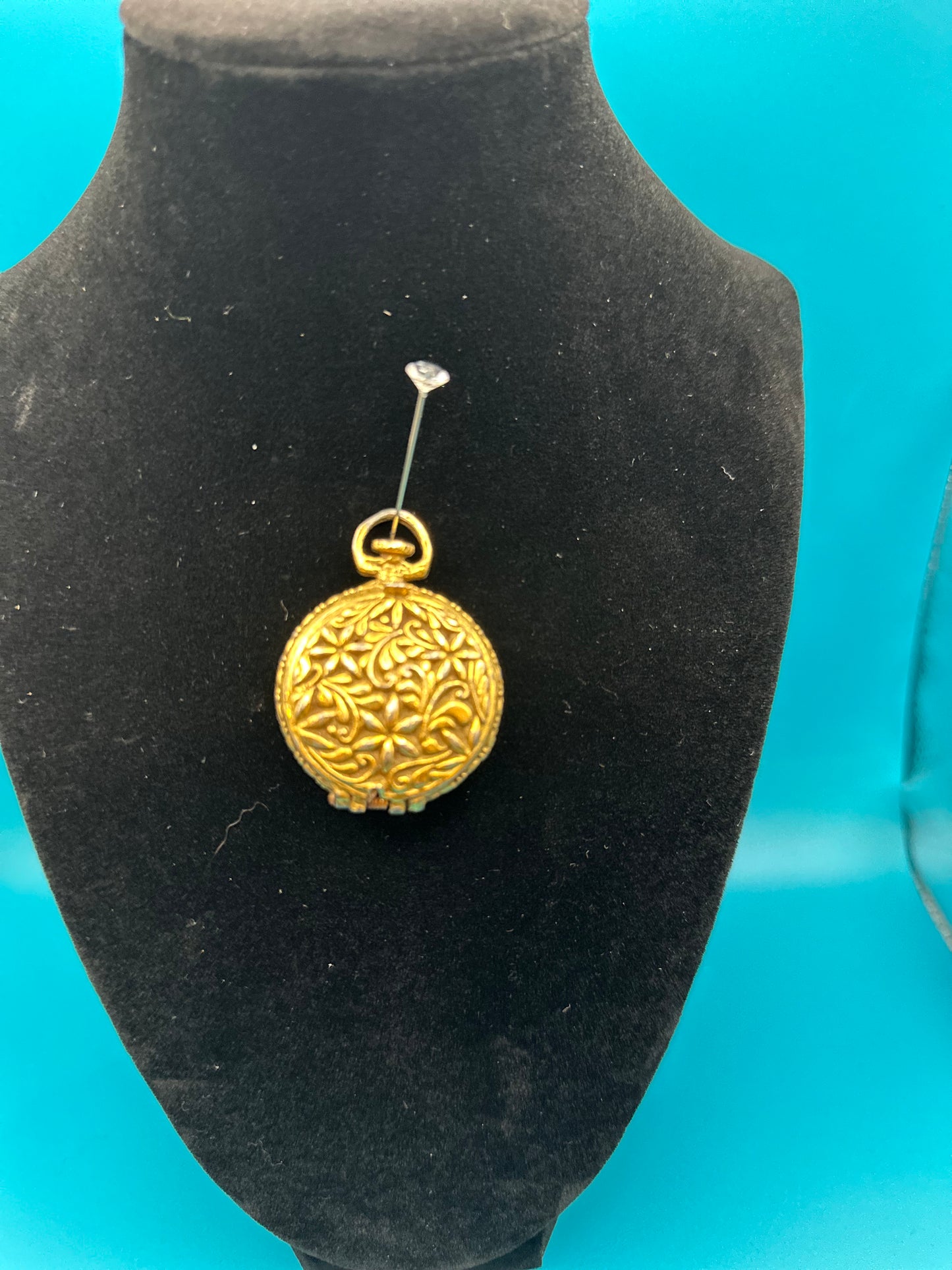 Gold metal Flower locket