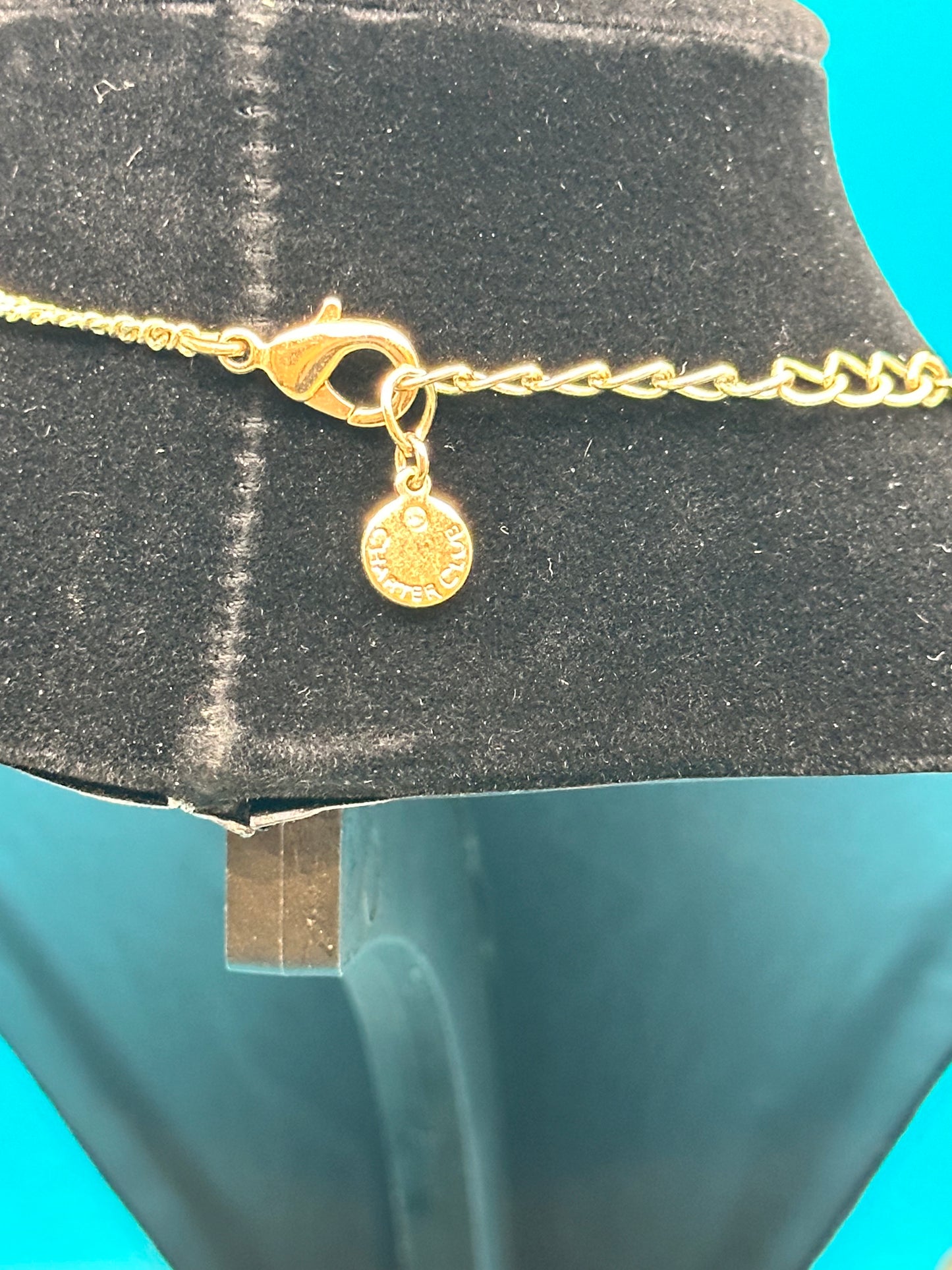 Pearl and silver metal necklace