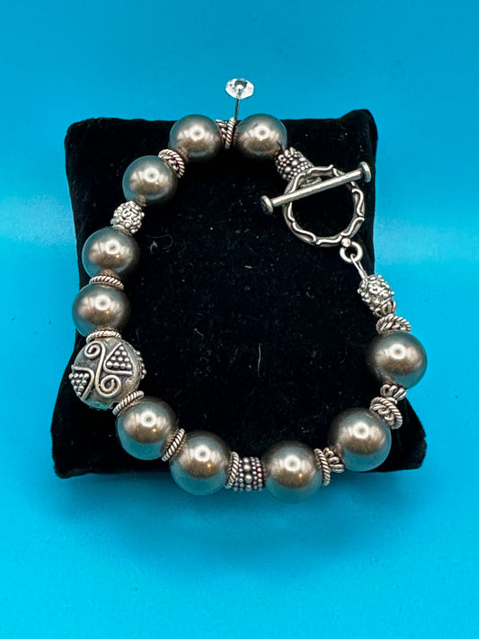 Silver and gray pearl bead bracelet