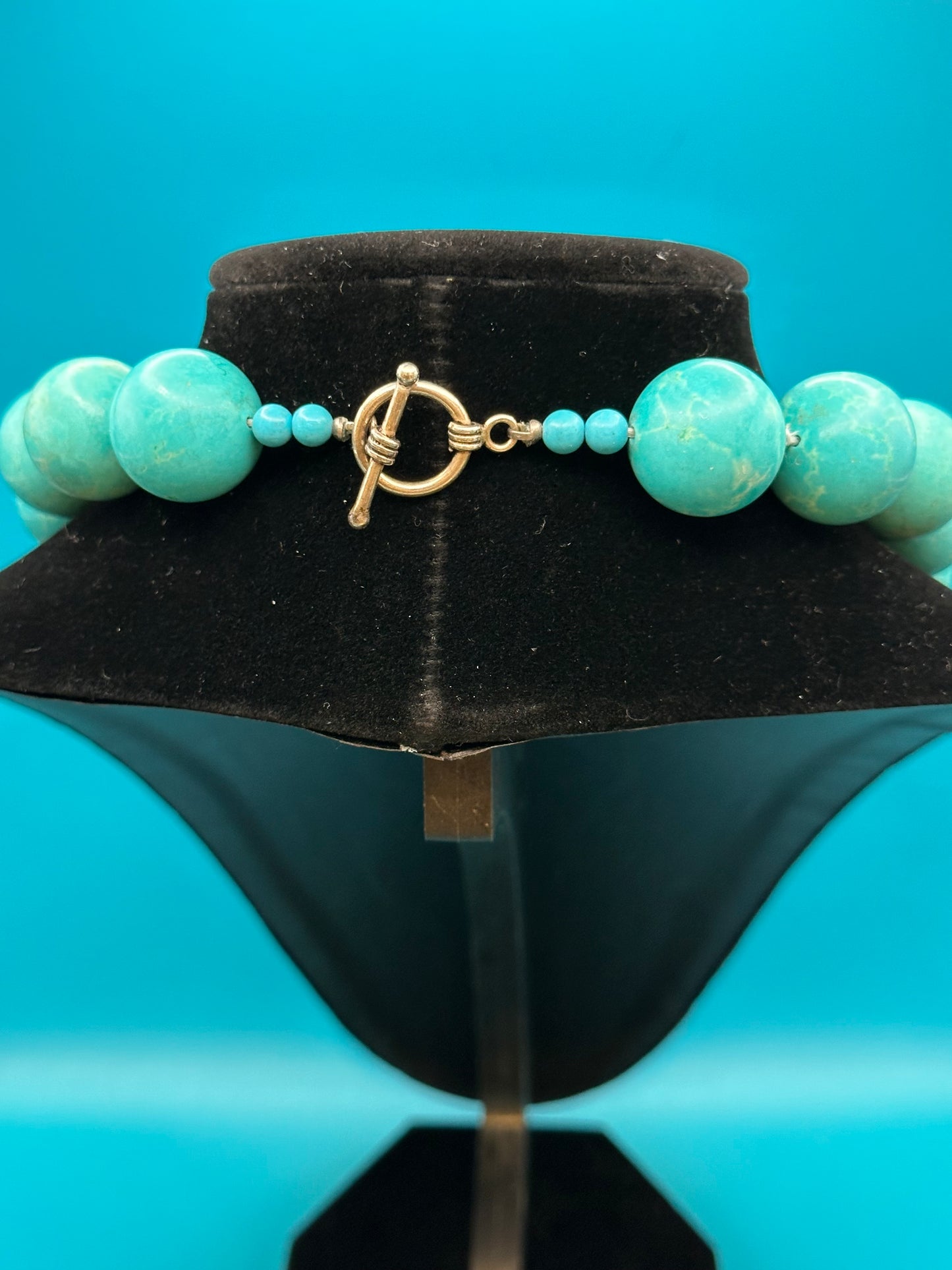 Vintage turquoise choker necklace. There are knots between each bead. Very large beads with silver metal clasp. Excellent condition