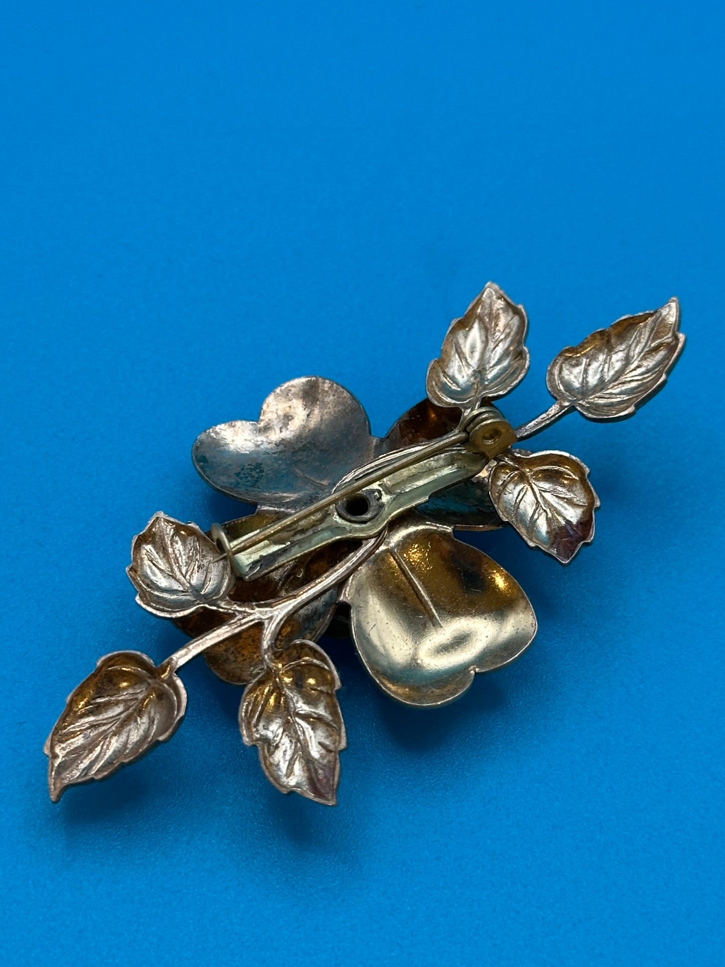 Vintage 1930's - 1950's flower brooch
