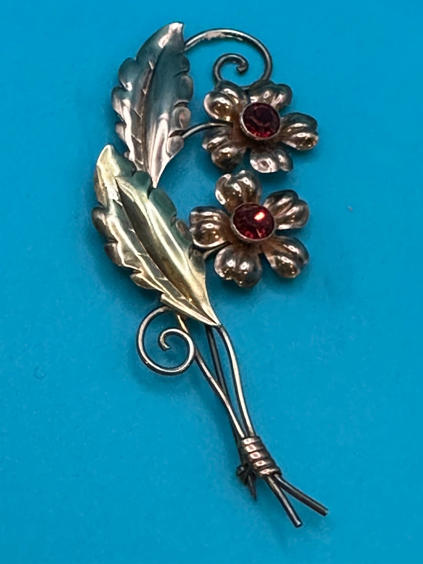 Vintage Van Dell flower brooch