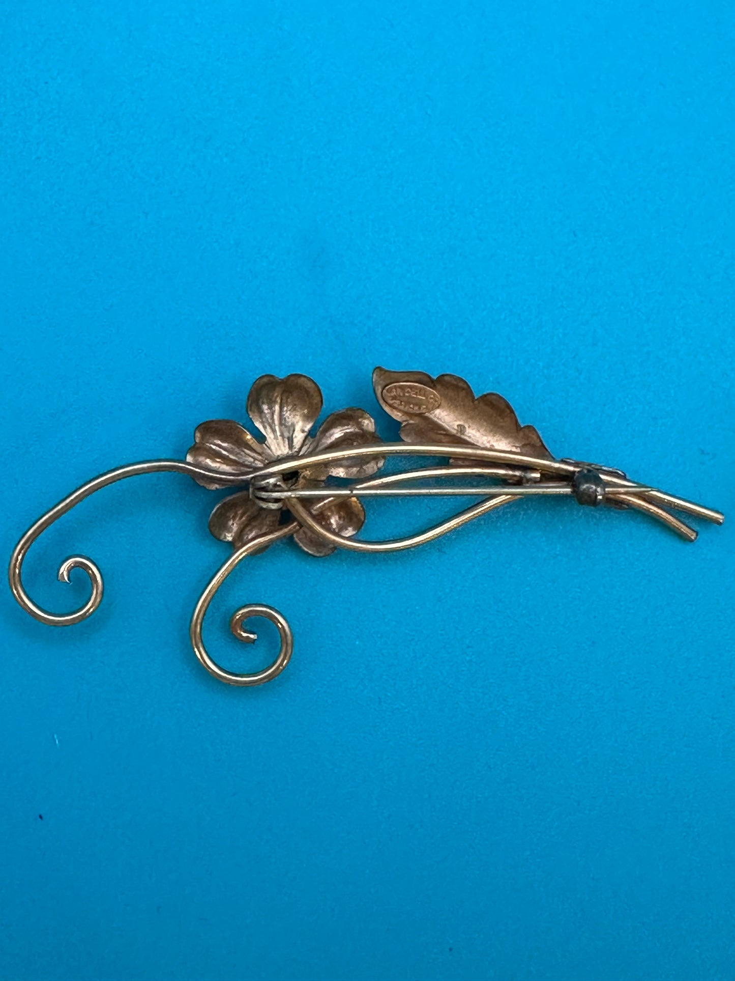 Vintage Van Dell flower brooch